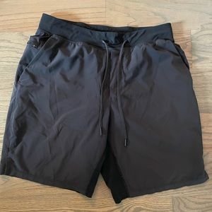 Men’s large Lulu shorts